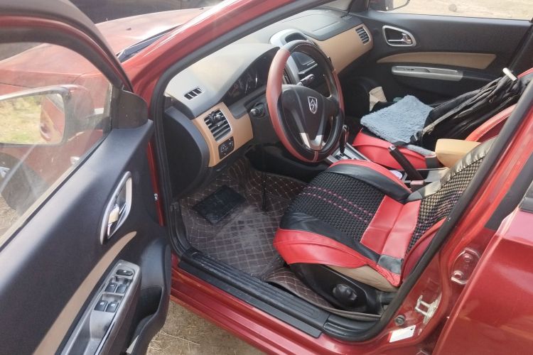 Used Baojun 630 2013 1.5L automatic comfort version Driver Seat