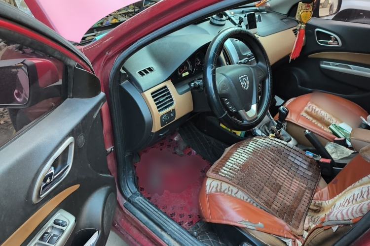 Used Baojun 630 2013 1.5L manual Elite version Driver Seat