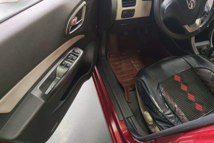 Used Baojun 630 2013 1.5L manual Comfort trim Driver Seat