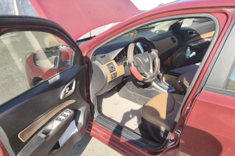 Used Baojun 630 2013 1.5L automatic Elite version Driver Seat