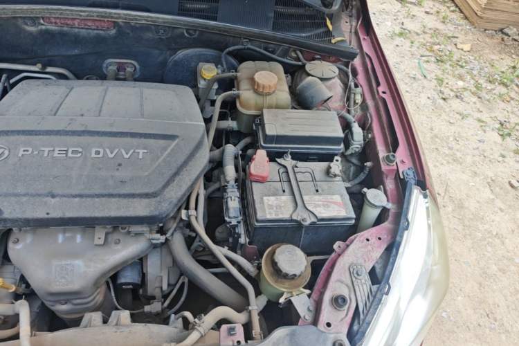 Used Baojun 630 2013 1.5L manual standard version Engine Bay Left