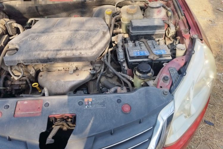 Used Baojun 630 2013 1.5L automatic comfort version Engine Bay Left