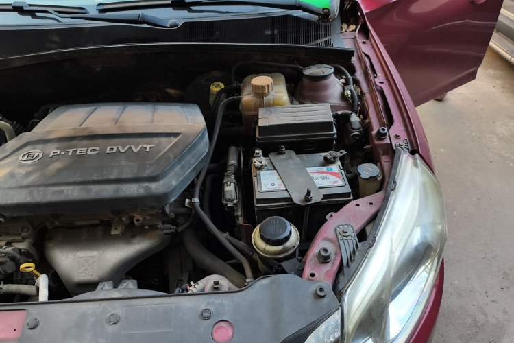 Used Baojun 630 2013 1.5L manual Elite version Engine Bay Left