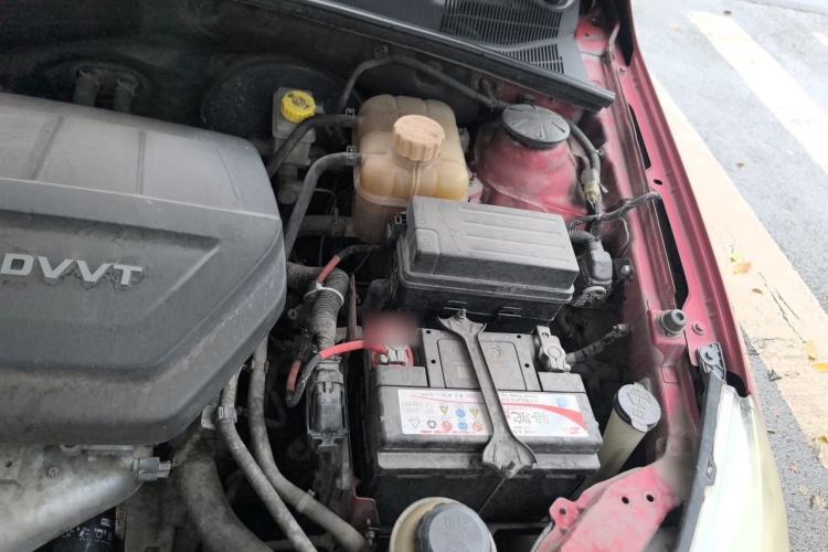 Used Baojun 630 2013 1.5L manual Elite version Engine Bay Left