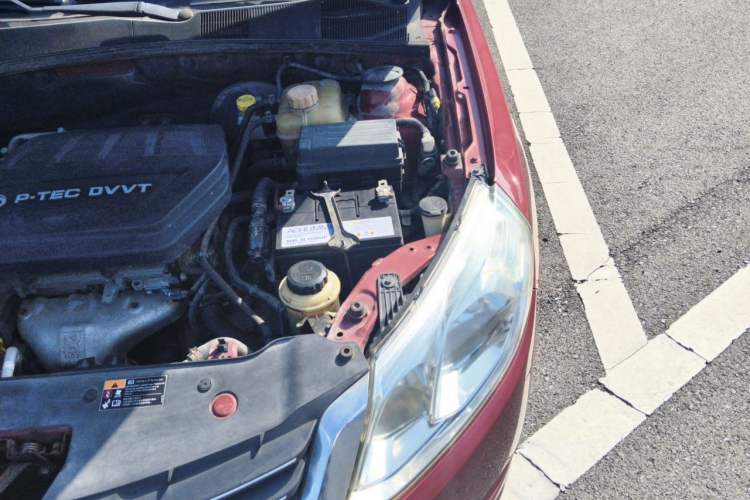 Used Baojun 630 2013 1.5L automatic Elite version Engine Bay Left
