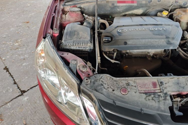 Used Baojun 630 2013 1.5L manual Comfort trim Engine Bay Right