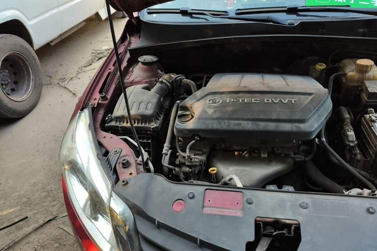 Used Baojun 630 2013 1.5L manual Elite version Engine Bay Right