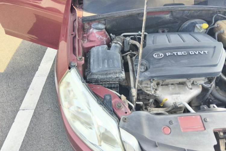 Used Baojun 630 2013 1.5L automatic Elite version Engine Bay Right