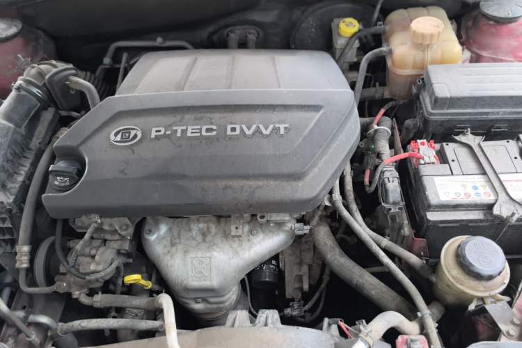 Used Baojun 630 2013 1.5L manual Elite version Engine Bay