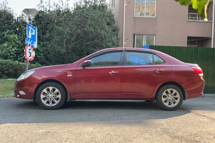 Used Baojun 630 2013 1.5L automatic Elite version Exterior 5