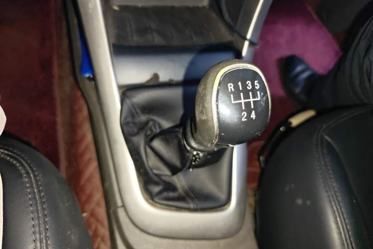 Used Baojun 630 2013 1.8L manual Elite version Gear Lever