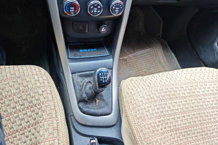 Used Baojun 630 2013 1.5L manual Comfort trim Gear Lever