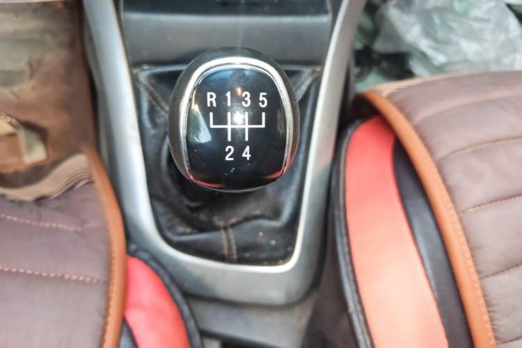 Used Baojun 630 2013 1.5L manual standard version Gear Lever