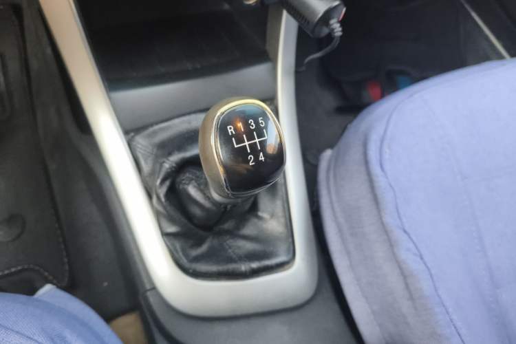 Used Baojun 630 2013 1.5L manual Comfort trim Gear Lever