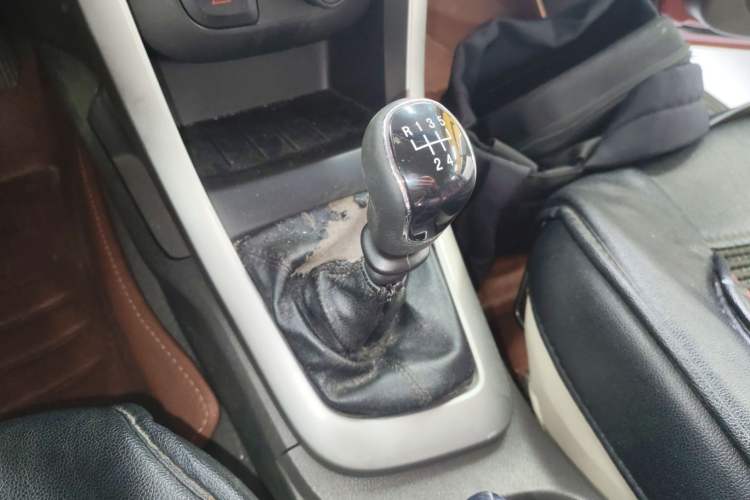 Used Baojun 630 2013 1.5L manual Comfort trim Gear Lever