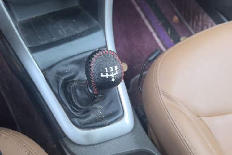 Used Baojun 630 2013 1.5L manual Elite version Gear Lever