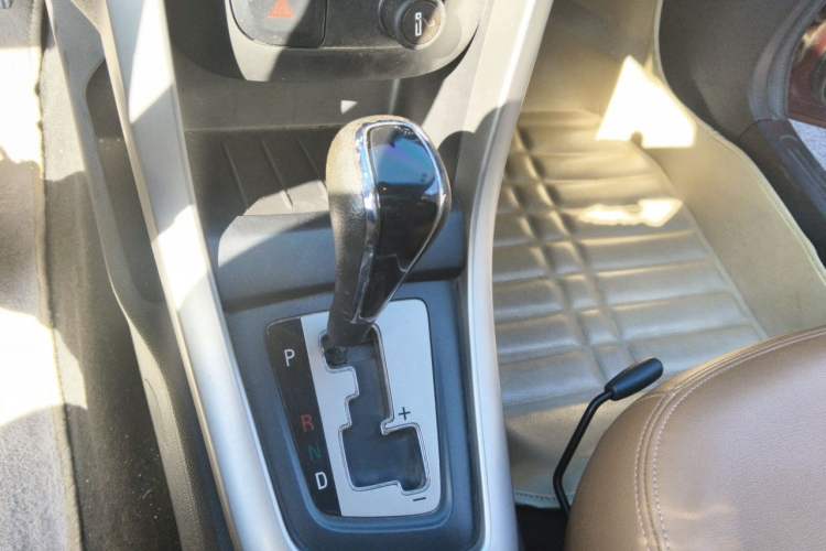 Used Baojun 630 2013 1.5L automatic Elite version Gear Lever