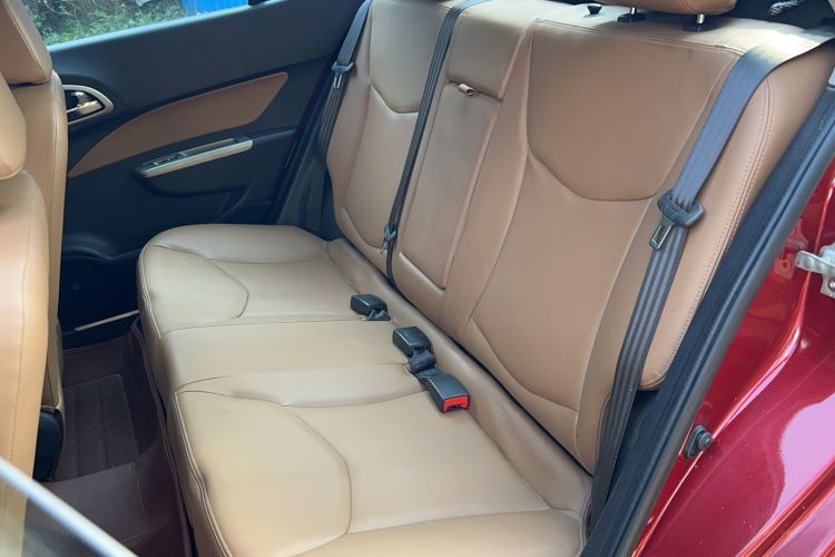 Used Baojun 630 2013 1.5L automatic Elite version Interior 1