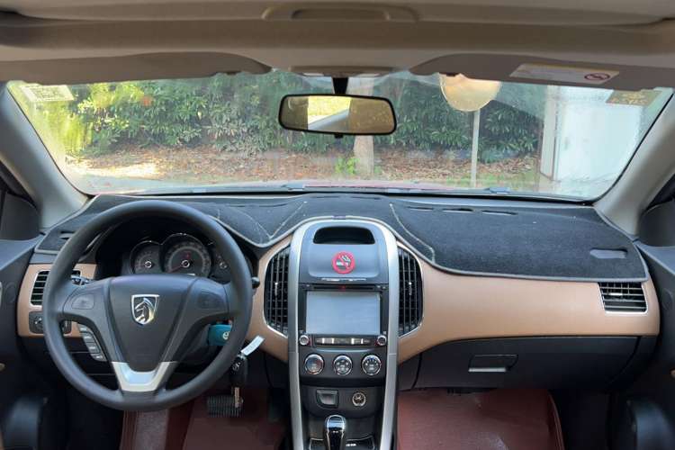 Used Baojun 630 2013 1.5L automatic Elite version Interior 3