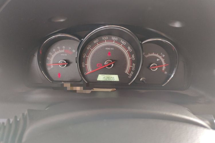 Used Baojun 630 2013 1.5L manual Comfort trim Odometer Close Up