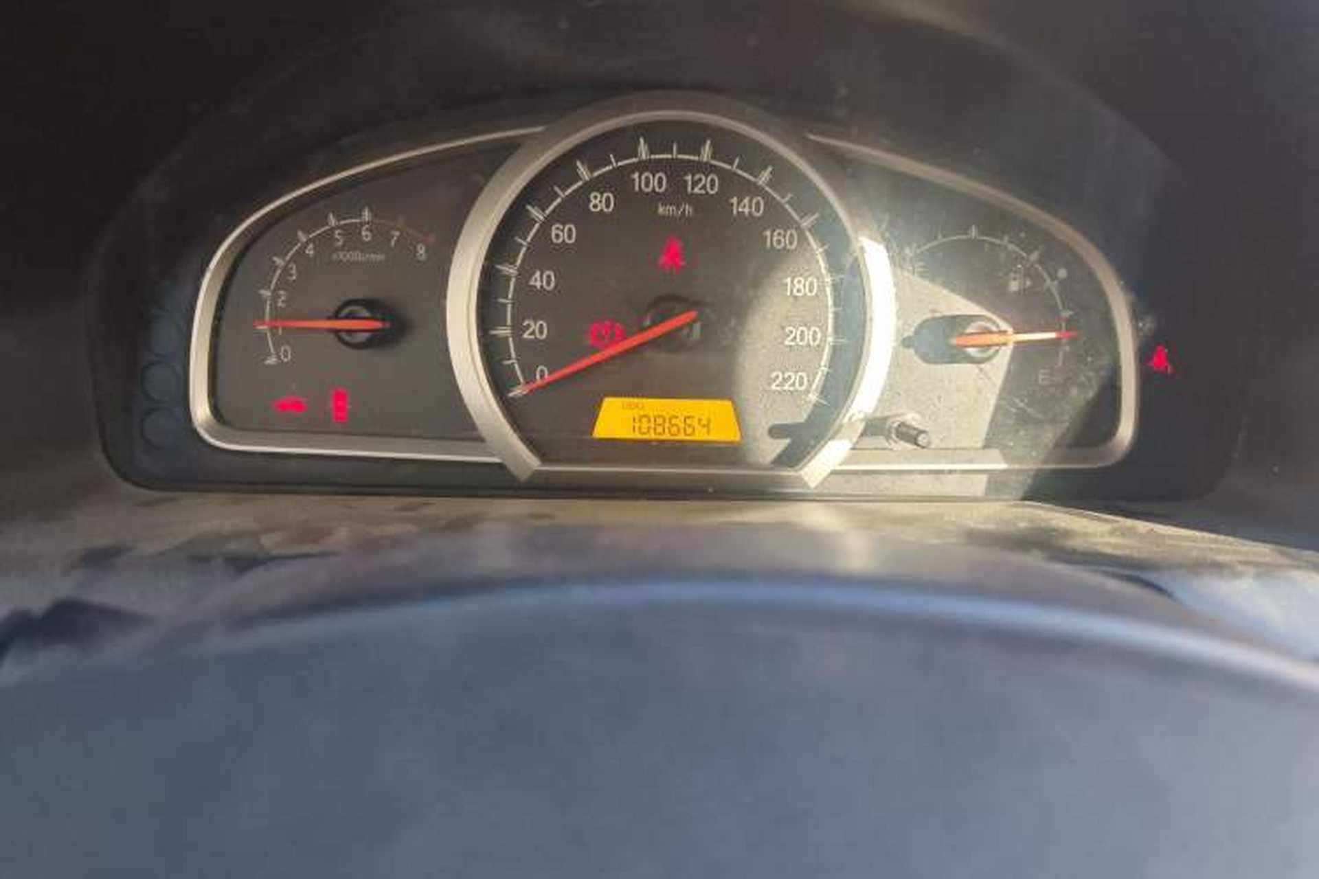 Used Baojun 630 2013 1.5L manual standard version Odometer Close Up