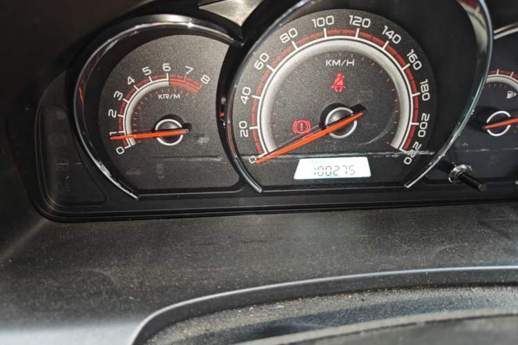 Used Baojun 630 2013 1.5L manual Comfort trim Odometer Close Up