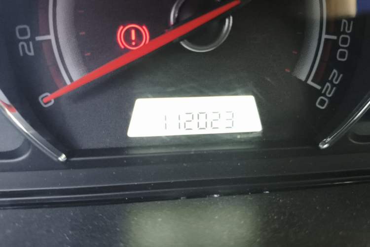 Used Baojun 630 2013 1.5L manual Comfort trim Odometer Close Up