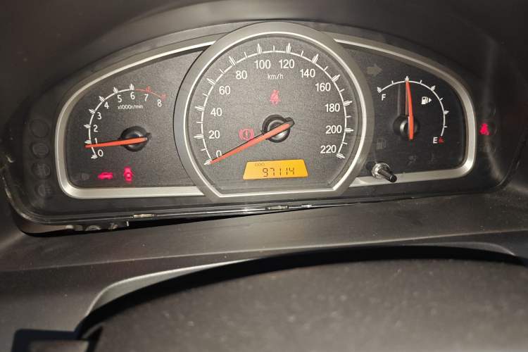 Used Baojun 630 2013 1.5L manual standard version Odometer Close Up
