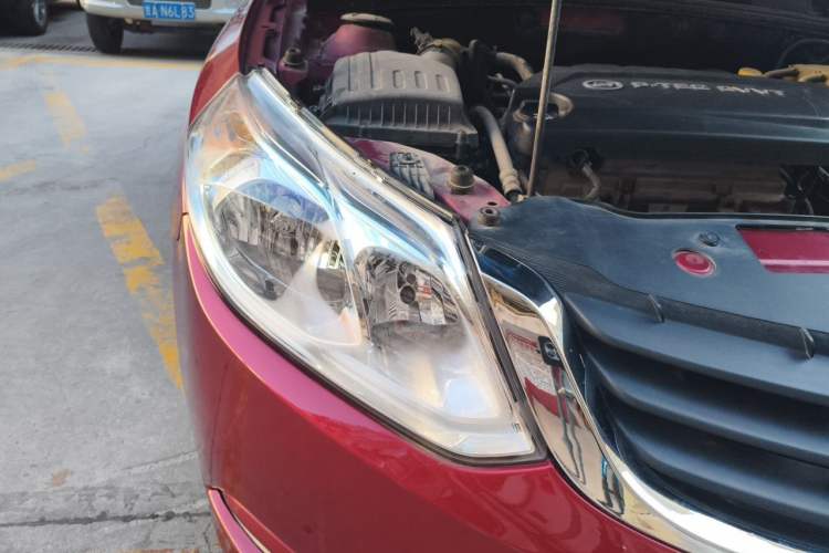 Used Baojun 630 2013 1.5L manual Comfort trim Right Front Headlight
