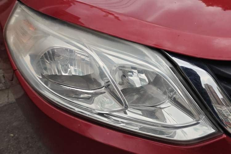 Used Baojun 630 2013 1.5L manual standard version Right Front Headlight