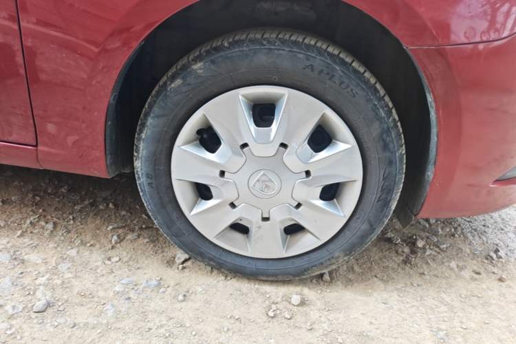 Used Baojun 630 2013 1.5L manual standard version Right Front Wheel Hub