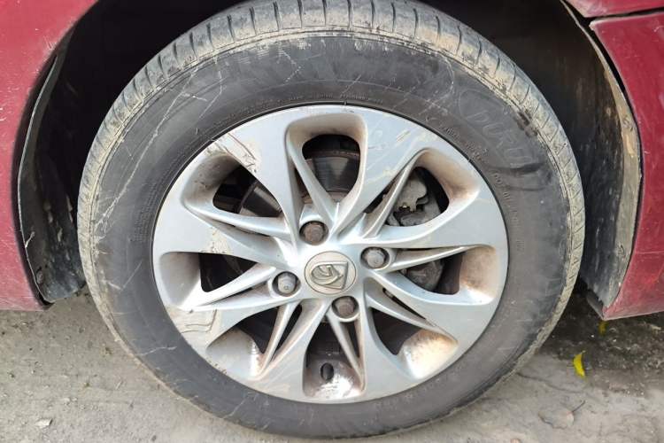 Used Baojun 630 2013 1.5L manual Elite version Right Front Wheel Hub