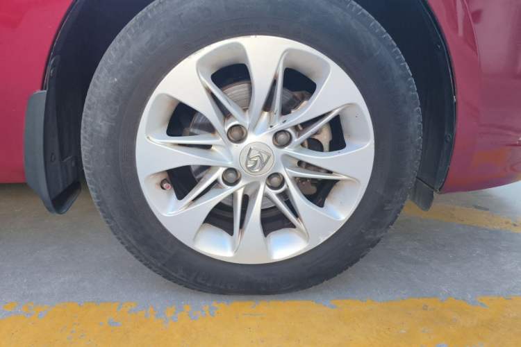 Used Baojun 630 2013 1.5L manual Comfort trim Right Front Wheel Hub