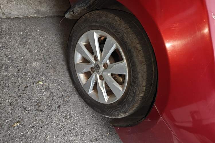 Used Baojun 630 2013 1.5L manual standard version Right Front Wheel Hub