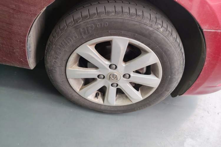 Used Baojun 630 2013 1.5L manual Comfort trim Right Front Wheel Hub