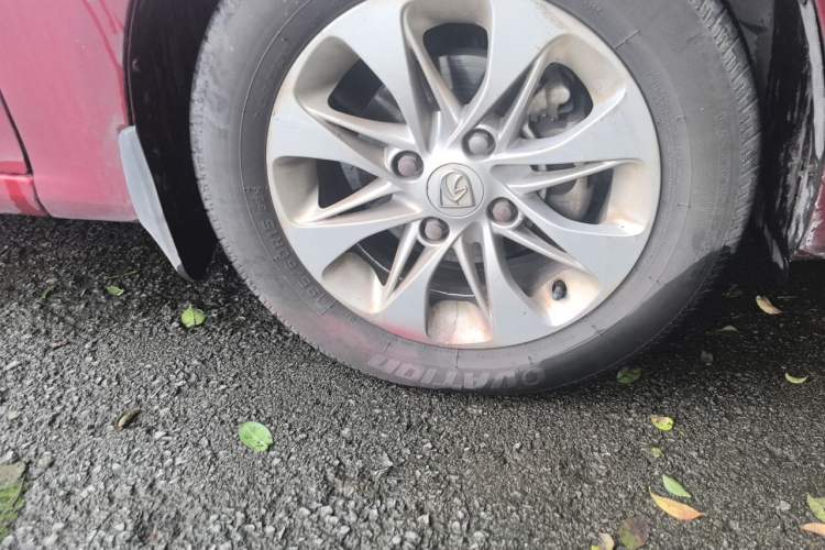 Used Baojun 630 2013 1.5L manual Elite version Right Front Wheel Hub