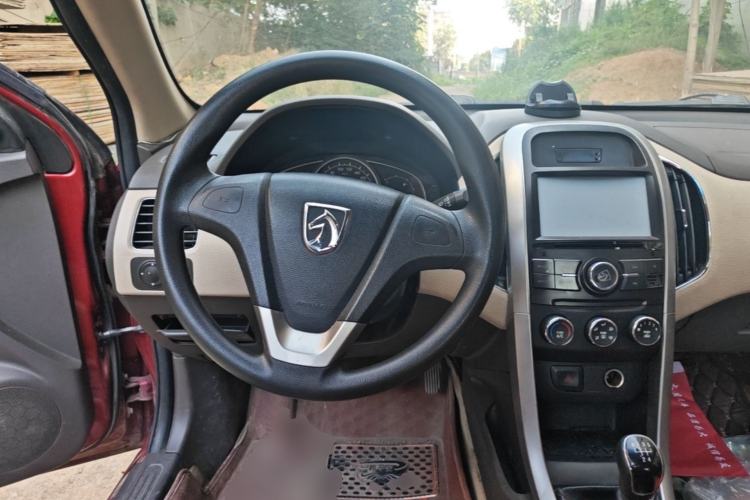 Used Baojun 630 2013 1.5L manual standard version Steering Wheel