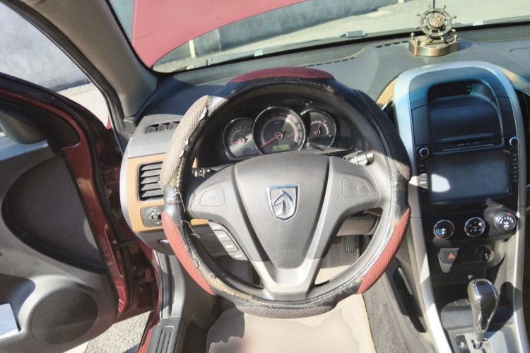 Used Baojun 630 2013 1.5L automatic Elite version Steering Wheel