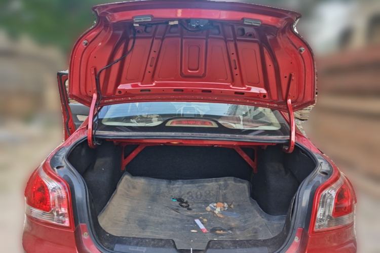 Used Baojun 630 2013 1.5L manual standard version Trunk