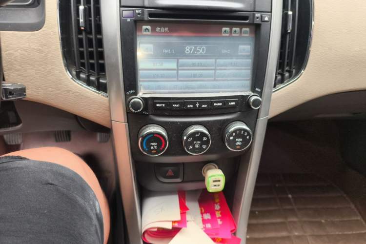 Used Baojun 630 2013 1.5L manual Entry-level trim Audio And AC Panel