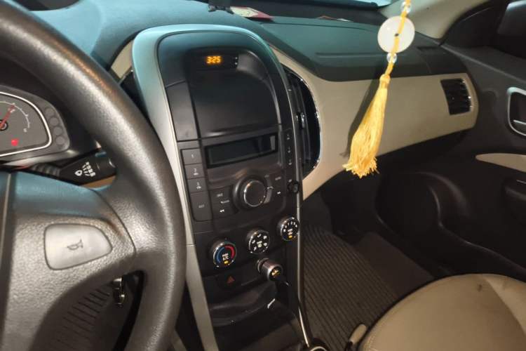 Used Baojun 630 2013 1.5L manual standard version Audio And AC Panel