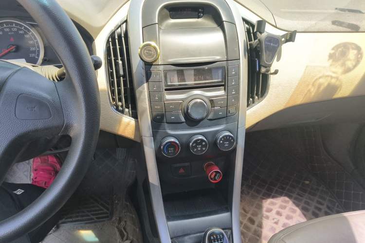 Used Baojun 630 2013 1.5L manual standard version Audio And AC Panel