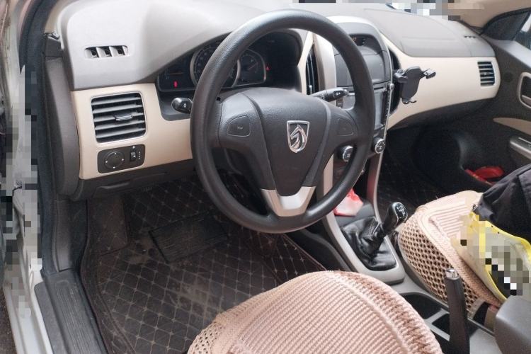 Used Baojun 630 2013 1.5L manual standard version Center Console