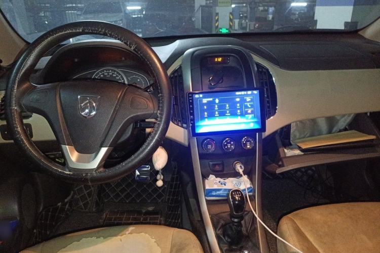 Used Baojun 630 2013 1.5L manual standard version Center Console