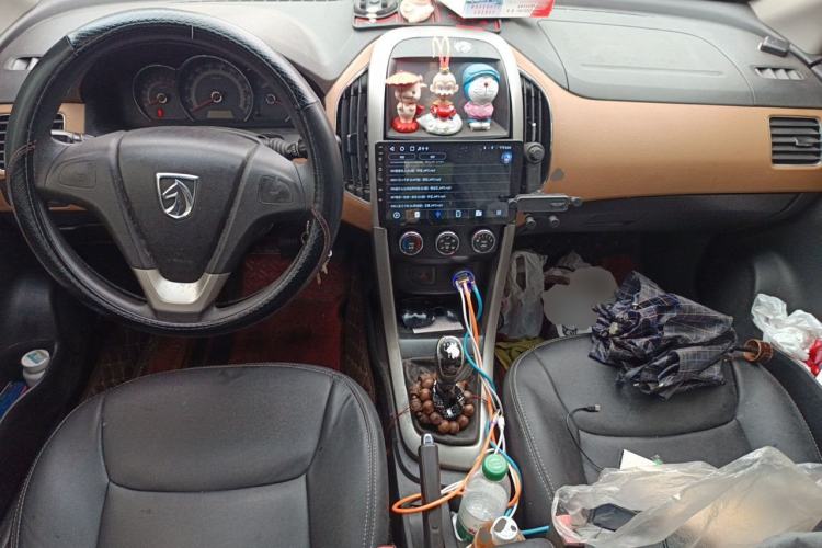 Used Baojun 630 2013 1.5L manual Comfort trim Center Console