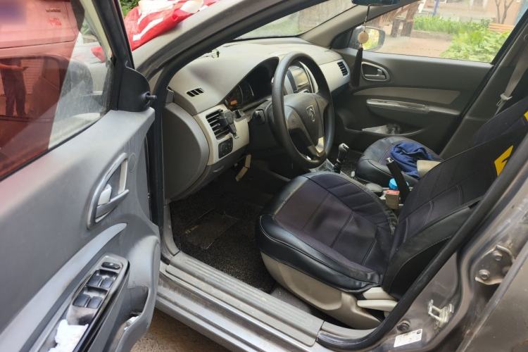 Used Baojun 630 2013 1.5L manual standard version Driver Seat