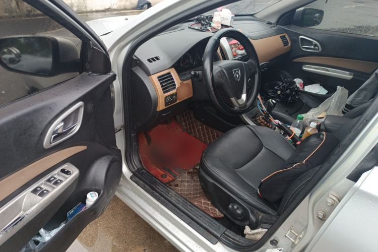 Used Baojun 630 2013 1.5L manual Comfort trim Driver Seat