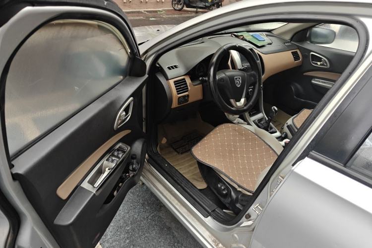 Used Baojun 630 2013 1.5L manual Comfort trim Driver Seat
