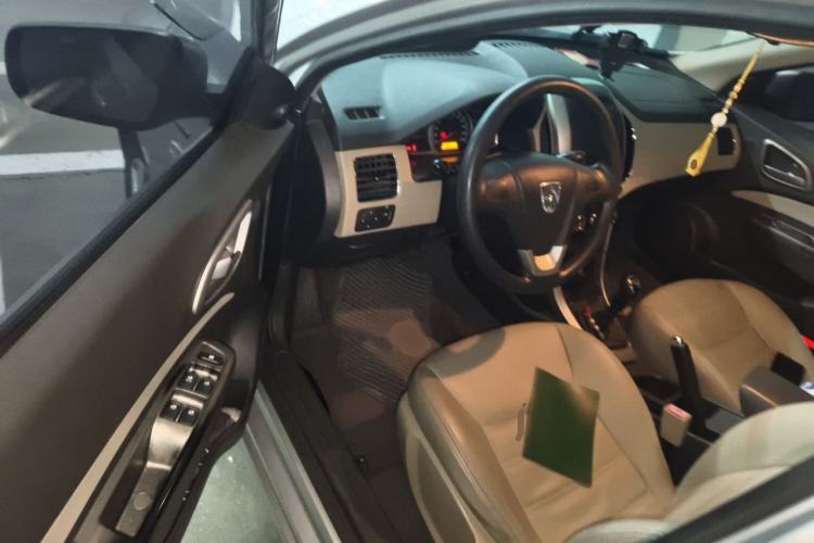 Used Baojun 630 2013 1.5L manual standard version Driver Seat