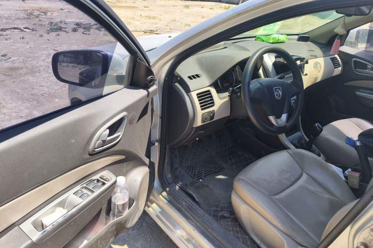 Used Baojun 630 2013 1.5L manual standard version Driver Seat